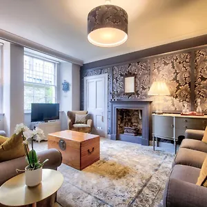 Apartment Hamilton Place - Beautiful And With Private Entrance Sleeps 4, Edinburgh